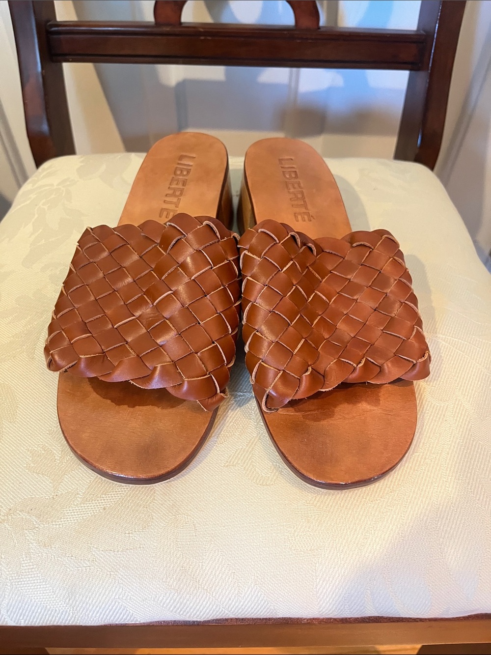 LIBERTE Brown Woven Slide Sandals Women’s Size 7